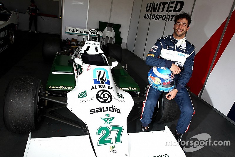 Ricciardo recupera la sonrisa gracias al Williams campeón de 1980