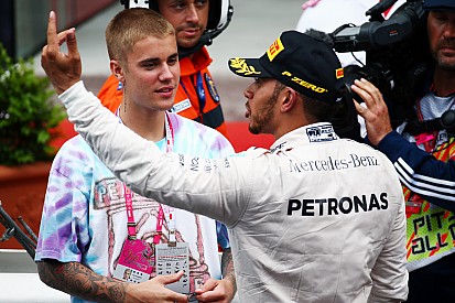 Hamilton se pasea con Neymar y Justin Bieber en Estados Unidos