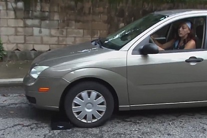 Ilyen, amikor az ex-barátnőd nagyon berág rád és áthajt a PS3-on egy autóval