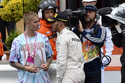 Amit látnod kell: így táncolt és bulizott Justin Bieberrel Hamilton