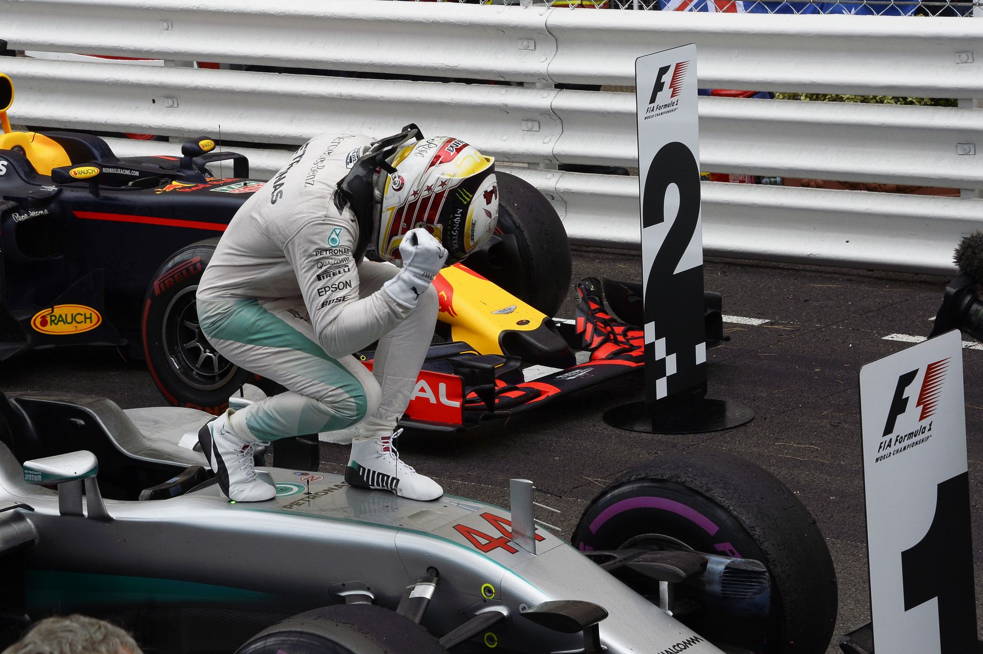 A szuszt is kiverték belőle: Hamilton már a ringben megtanulta, hogy sose adja fel