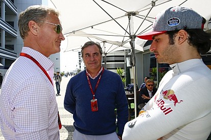 Toro Rosso: Verstappen boldog, Sainz dühös Kvyatra