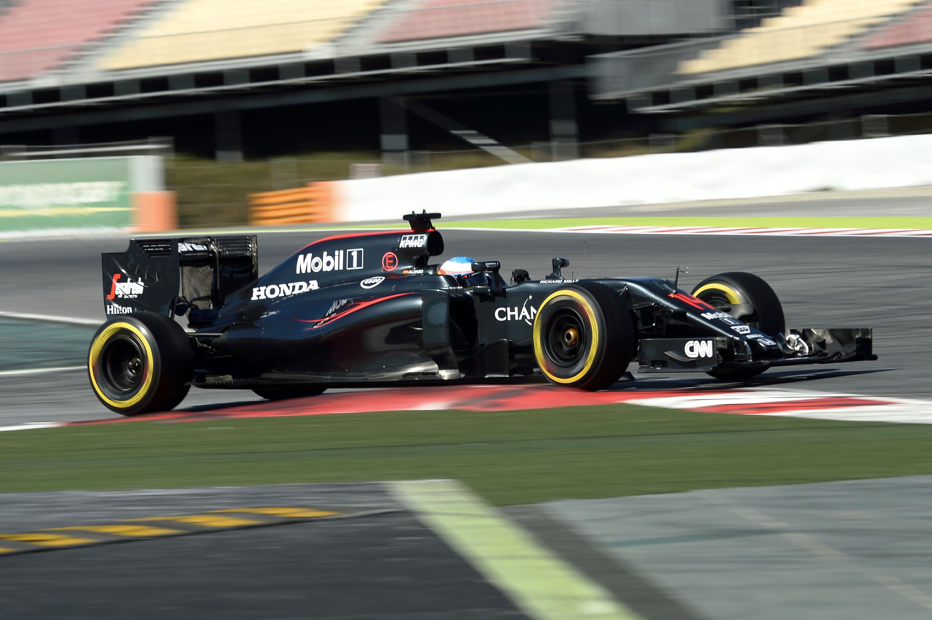 Új üzemanyag a McLarenben, amitől kétszámjegyű fejlődést remélnek