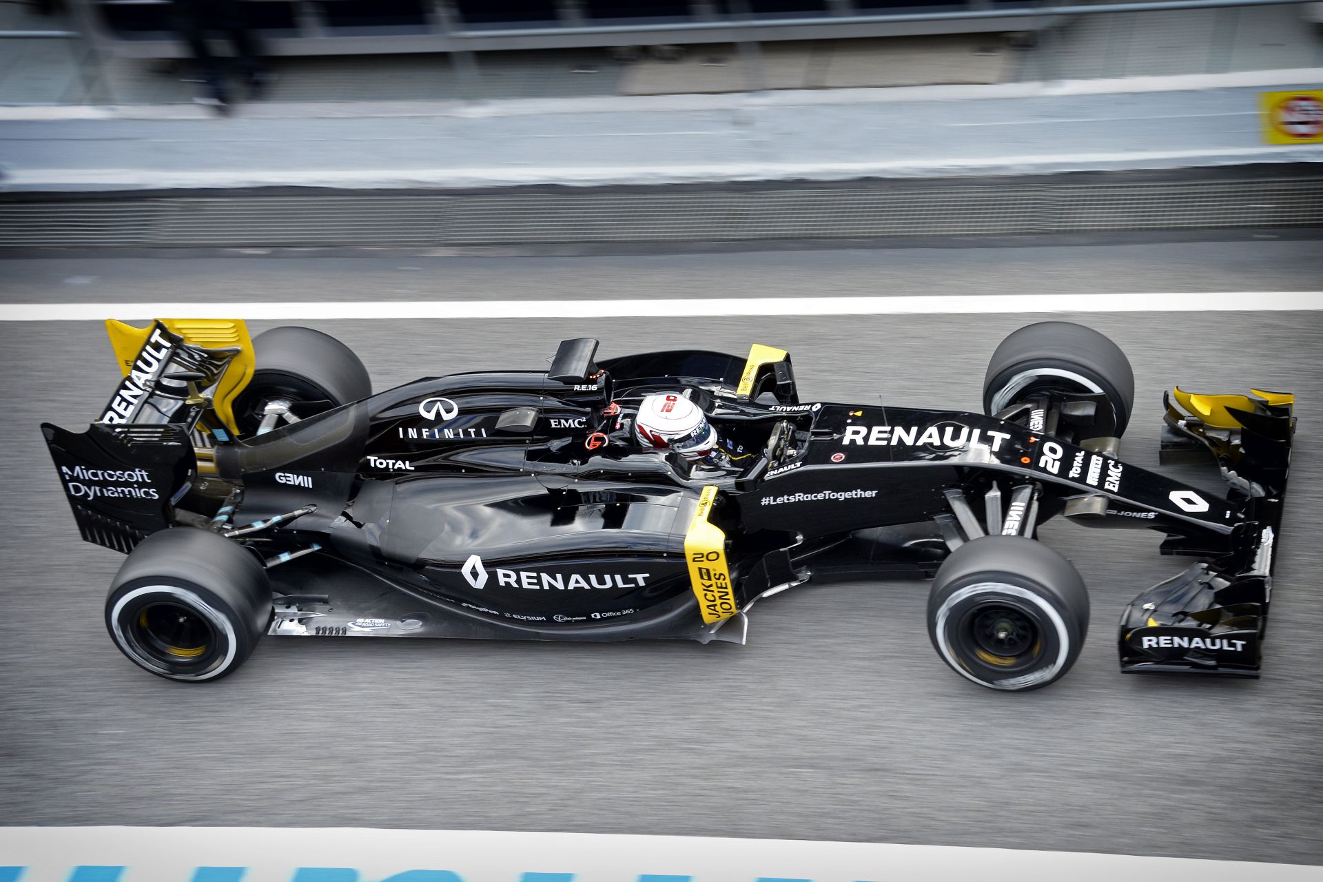 Egyre megbízhatóbb és versenyképesebb a gyári Renault a Forma-1-ben