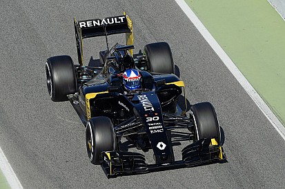 Majdnem 100 kört ment a Renault ma Barcelonában: alakul