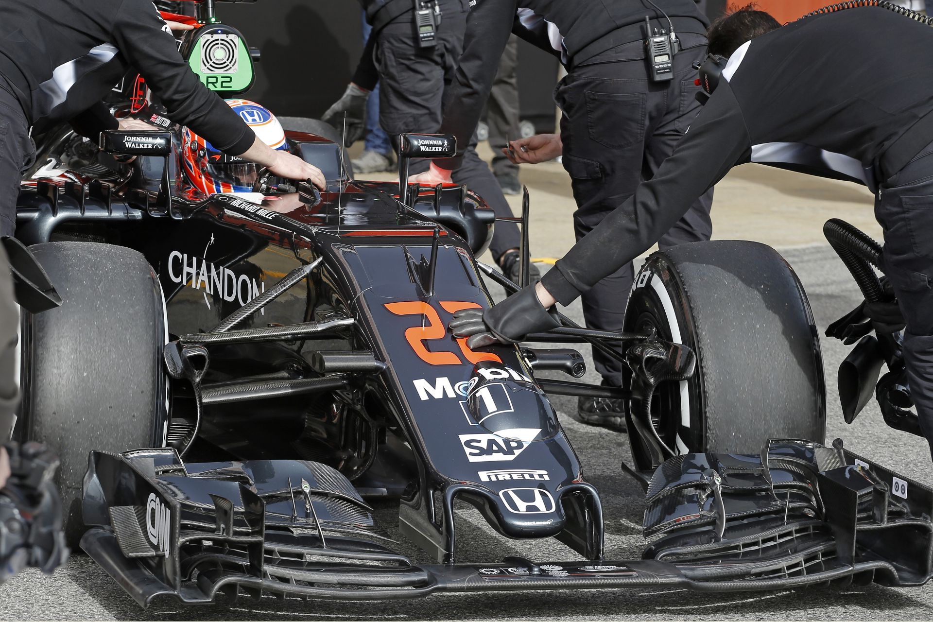 Egy nagyszerű videó a McLaren-Honda kerékcseréjéről