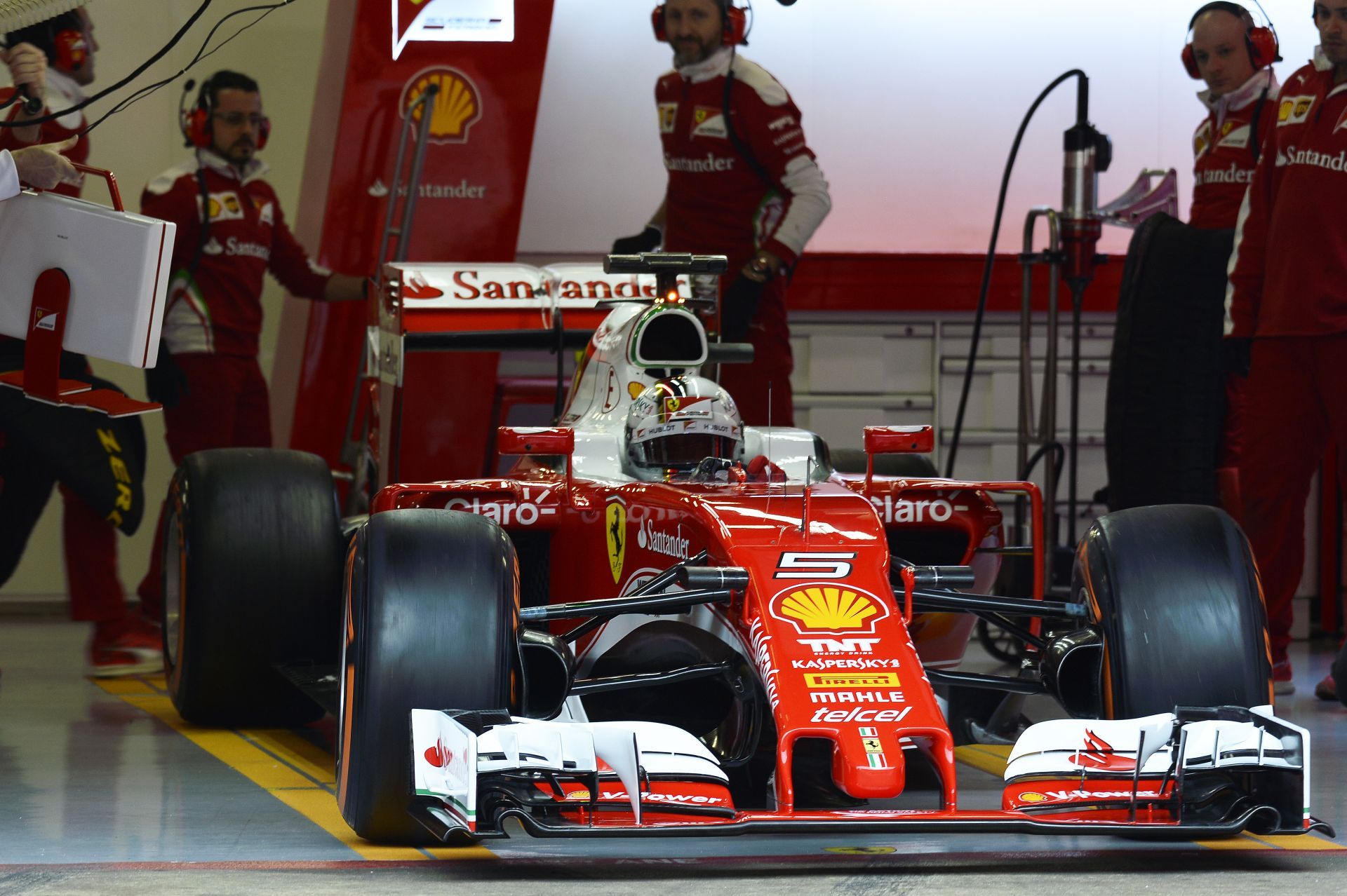 Vettel szerint a Mercedes nem fogja elmondani a teljes igazságot: erős Ferrarit vár