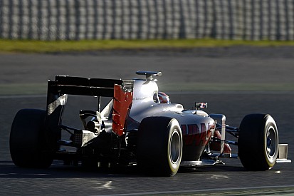 Így szól a Ferrari motorral hajtott Haas F1 Team első versenygépe