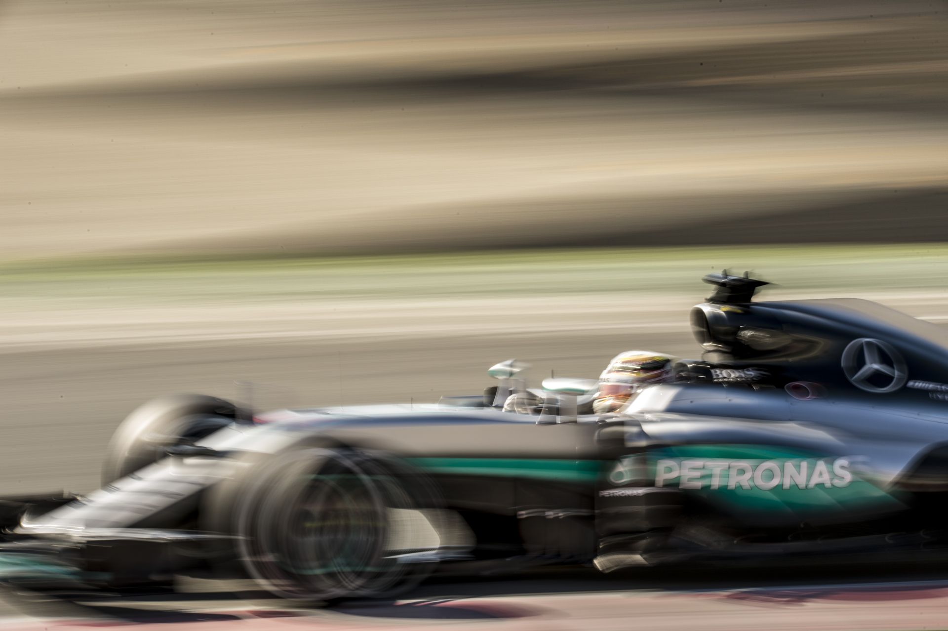 Remek felvételek érkeztek a 2016-os Mercedesről: W07 Hibrid