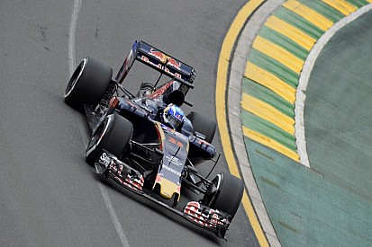 Verstappen és Sainz nem igazán érti egymást... nő a feszültség a Toro Rossonál!