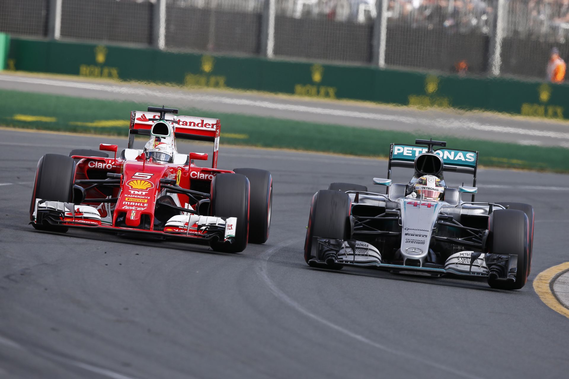 Hamilton sejtette, hogy több van a Ferrariban annál, mint amit tegnap láttunk