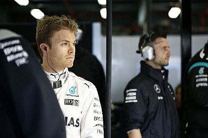 Komoly gond volt Rosberg autójával, de a Mercedes nem szólt neki