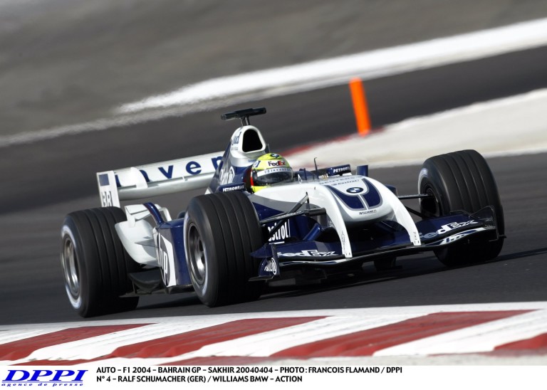 Egy hidegrázós F1-es videó 2004-ből: Ralf Schumacher a V10-es gépállattal Bahreinben