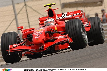 Raikkönen nem viccelt: lelassított Speed mellett a Ferrarival és mutogatni kezdett