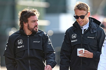 EXTRA: Alonso és Button csapatása a McLarennel! 360 fokos videóval!