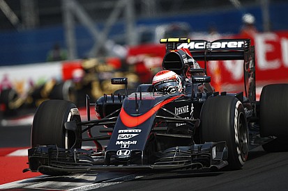 Button szerint 2017-ben már a bajnoki címért fog harcolni a McLaren-Honda, míg jövőre a dobogóért