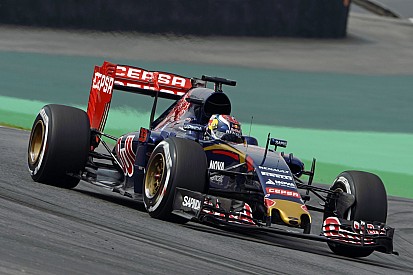 Ilyen nehéz vezetni a megújult brazil F1-es versenypályán: Verstappen belső kamera