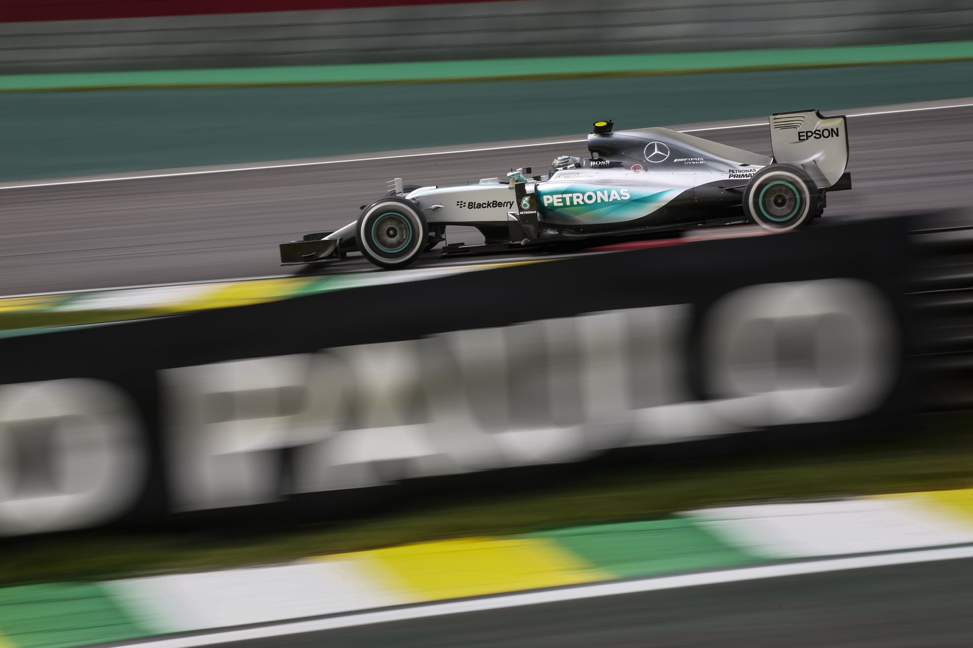 Videón Rosberg rajtelsőségét érő köre Brazíliában