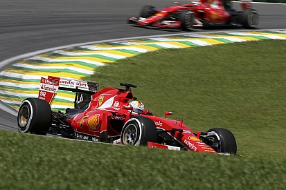 A Ferrari csak annak örül Brazíliában, hogy egyedül ők nem kaptak kört a Mercedesektől!