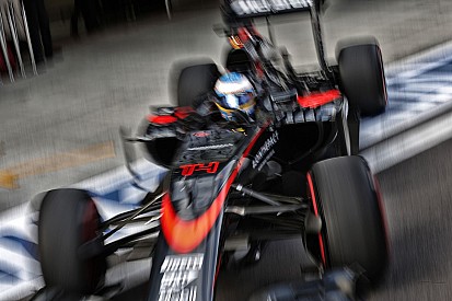 Alonso ismét alakított a rádióban: szereti versenymérnöke humorérzékét!