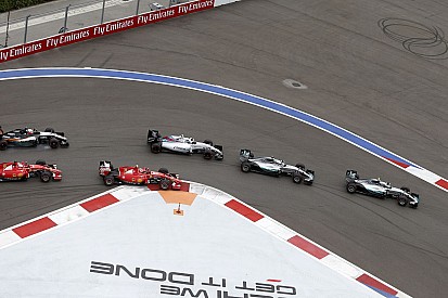 Belső kamerás felvételek az Orosz Nagydíjról csaták közben: Vettel-Kimi és a többiek