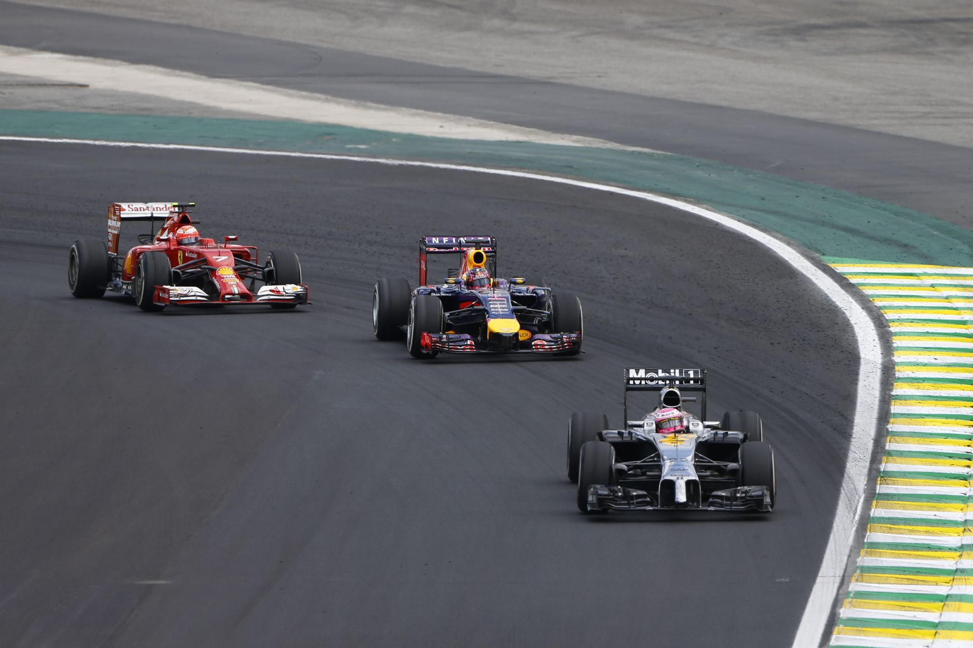 Ha kiszáll a Red Bull, a Toro Rosso, és a Lotus, a következő csapatok indíthatnak három autót a Forma-1-ben!