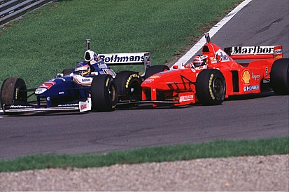 1997-ben Villeneuve éppen ezen a napon lett világbajnok: Schumacher legendás balesete