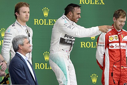 GP-Live a kulisszák mögött: milyen lehetett átélni Hamilton és Rosberg sapkadobálását?!