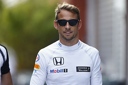Button Wilson halála után erősen elgondolkozna a fedett pilótafülke bevezetésén