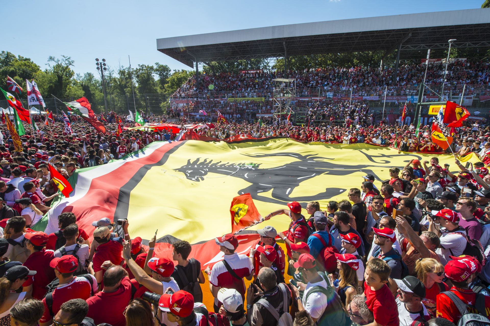Monza a Ferrari segítségét kéri!