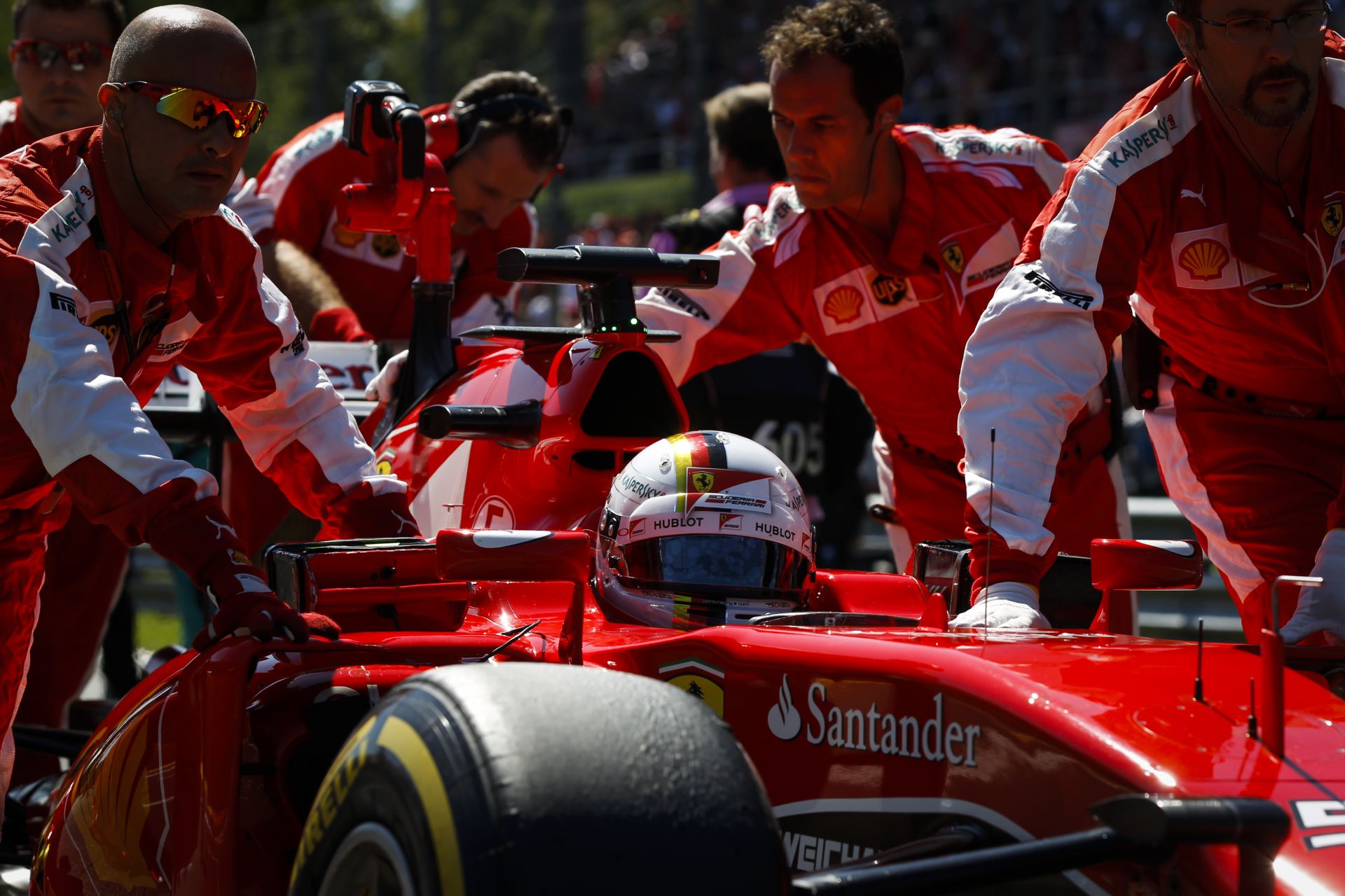 Vettel örömittas csapatrádiója a hihetetlen pole köre után Szingapúrban