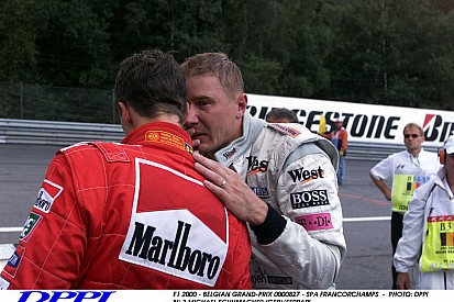 Schumacher és Hakkinen 2000-ben ezen a napon mutatta be minden idők egyik legemlékezetesebb előzését a Forma-1-ben: nincsenek rá