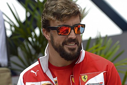 Alonso: Egyik pillanatban a Lotus versenyzője vagyok, majd megveszem a Marussiát 1 euróért