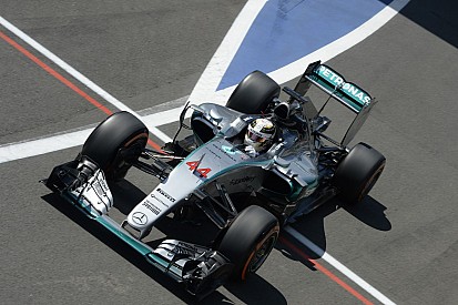 Hamilton szerint rendben volt a mai edzés, míg Raikkonen türelemre int