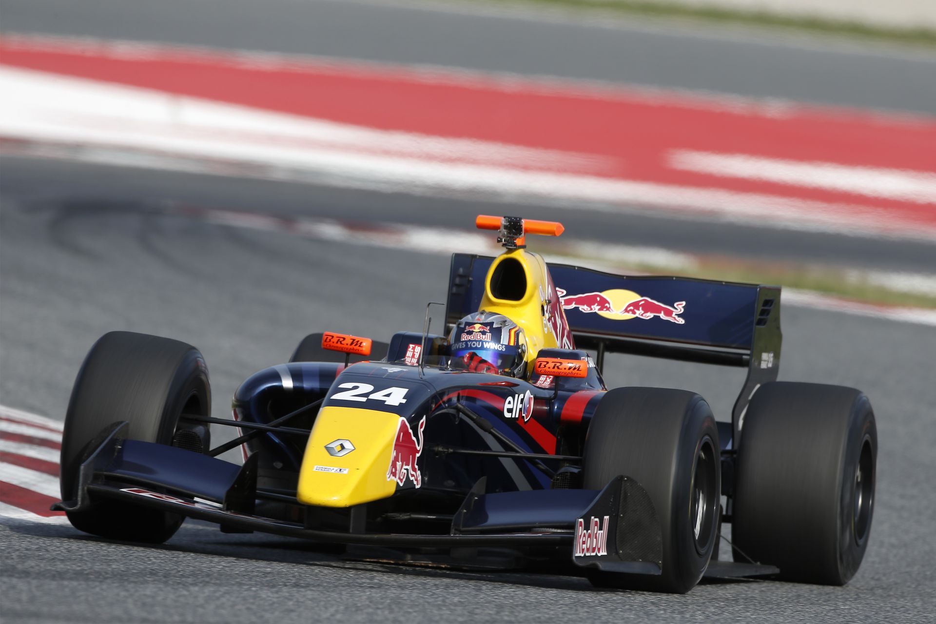 Sainz Jr. a Red Bullal fog tesztelni Abu Dhabiban