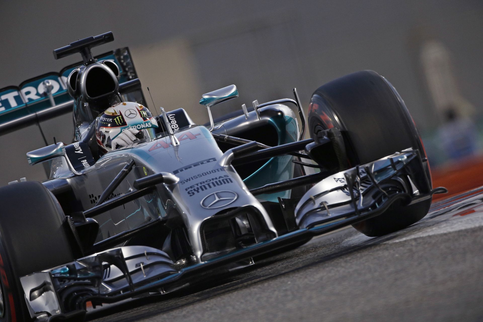 Abu Dhabi Nagydíj 2014: Kövesd ÉLŐBEN az időmérő edzést Abu Dhabiból (14:00)