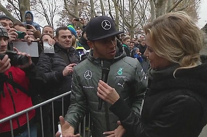 Világbajnok Hamilton, második Rosberg, rendkívül boldog Mercedes