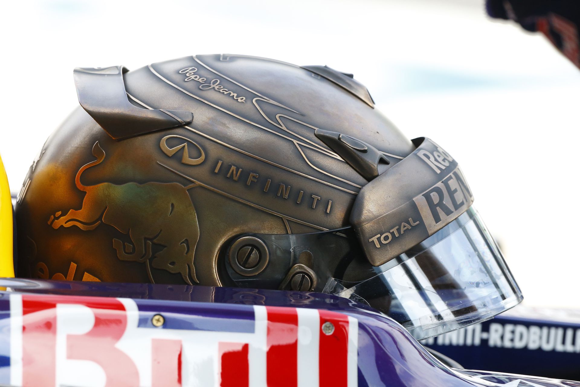 HIVATALOS: Vettel az év végén távozik a Red Bulltól! Irány a Ferrari!