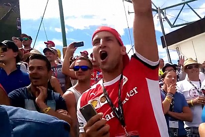Újabb amatőr videón a 30. Magyar Nagydíj startja: Őrjöngés, ahogy két Ferrari lelépi a Mercedeseket