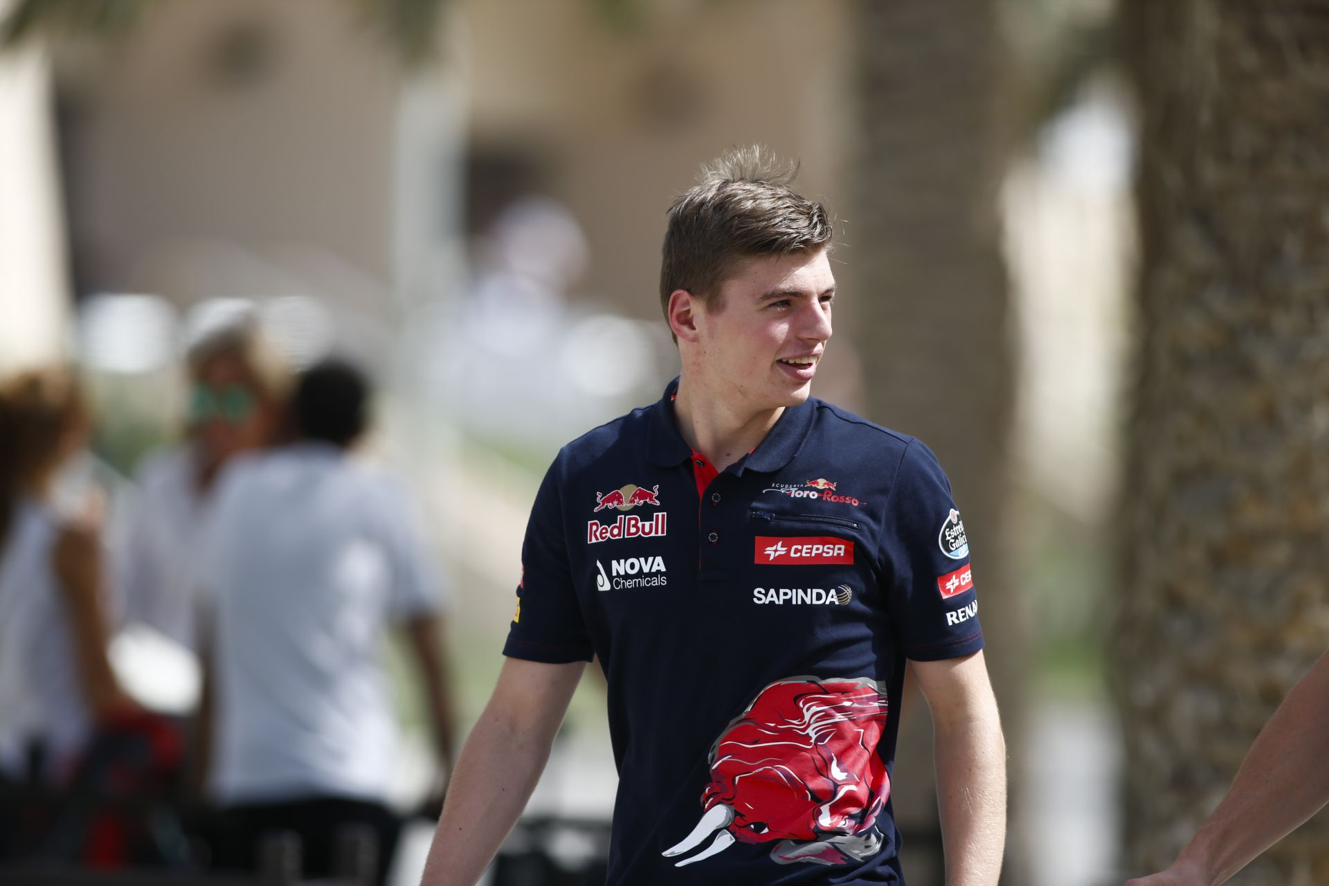 Verstappen a nyári szünetben végre a közúton is vezetne - a jogsira még várni kell!