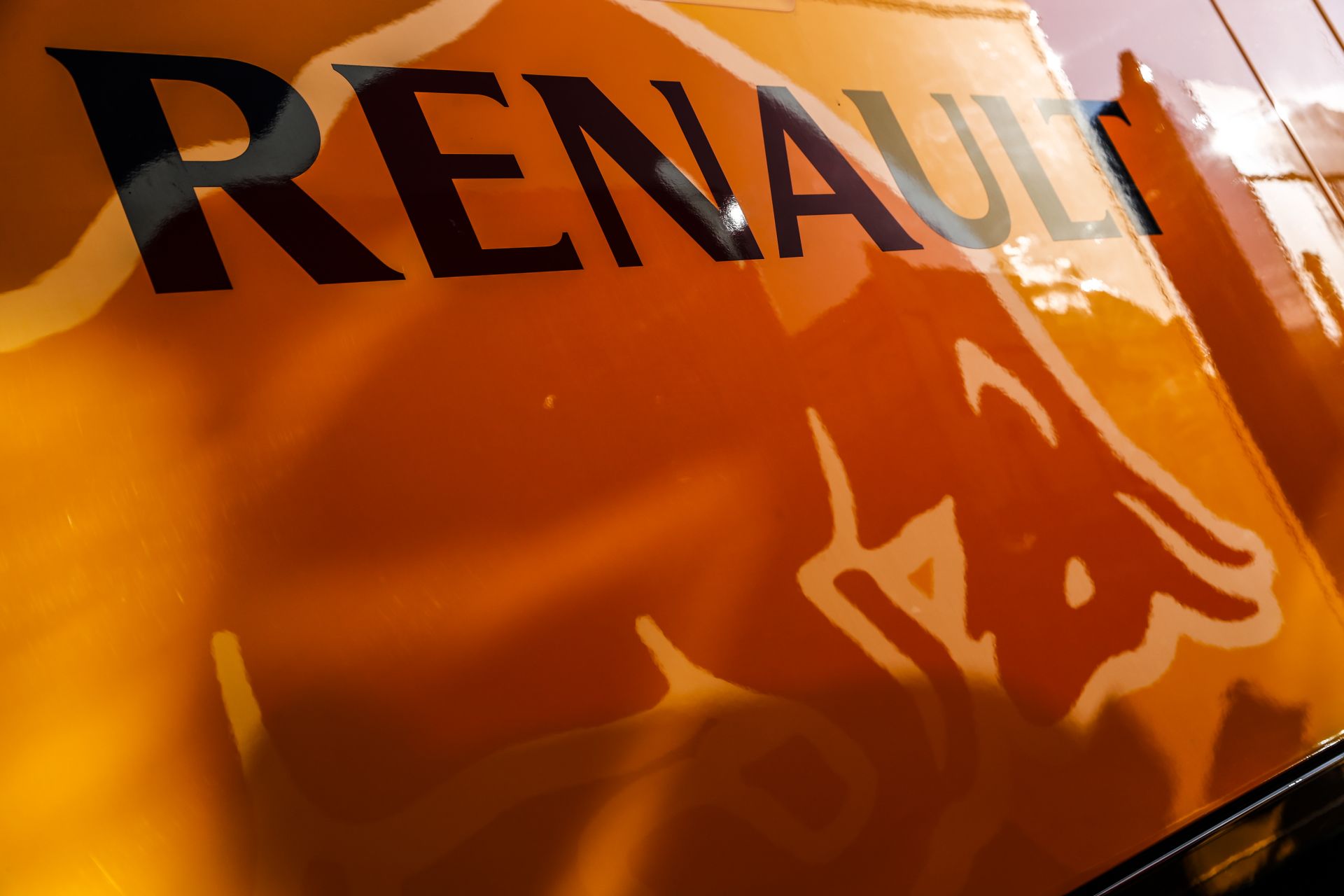 A Renault is junior programot akar – úgy sokkal olcsóbbak a Forma-1-es versenyzők!