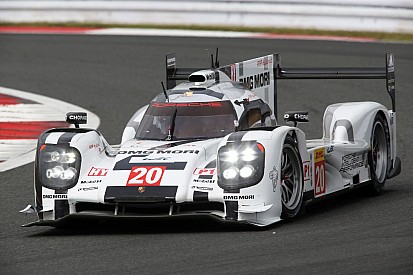Button a Porsche színeiben folytathatja tovább