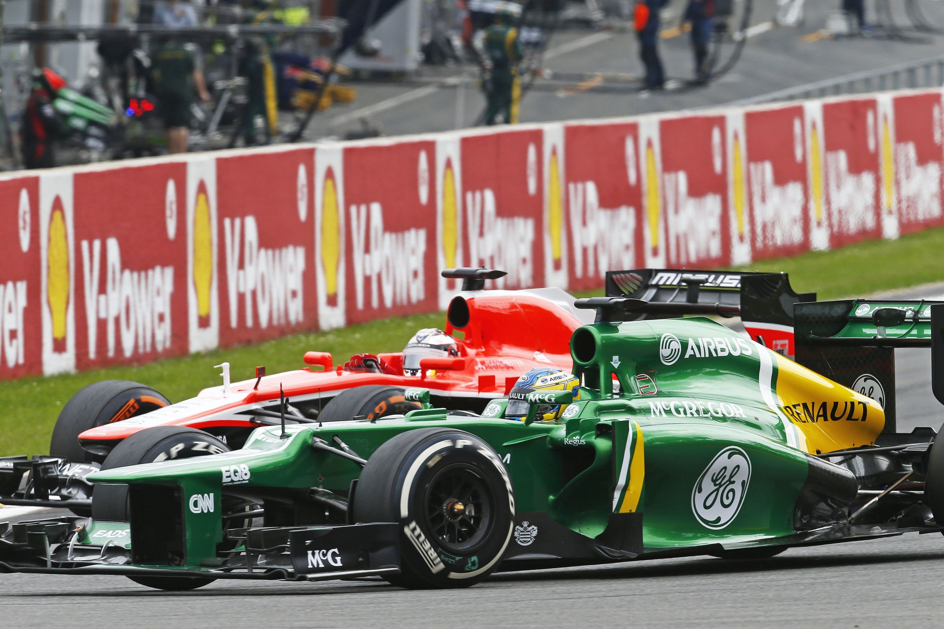 A Caterham és a Marussia kiszállásával a top-csapatok három autóval versenyezhetnek jövőre a Forma-1-ben