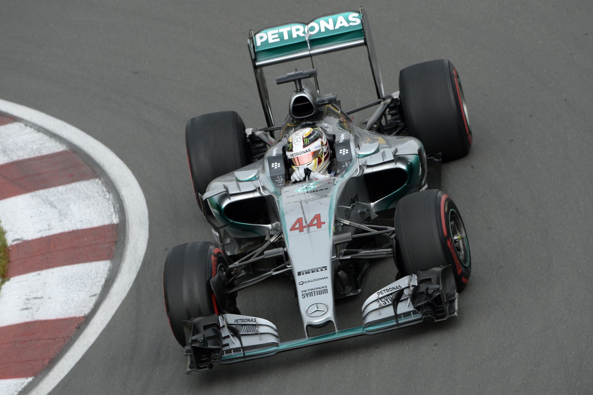 Hamilton-parádé Kanadában! Rosberg a második, Raikkönen a harmadik az időmérőn! Vettel azonnal kiesett!