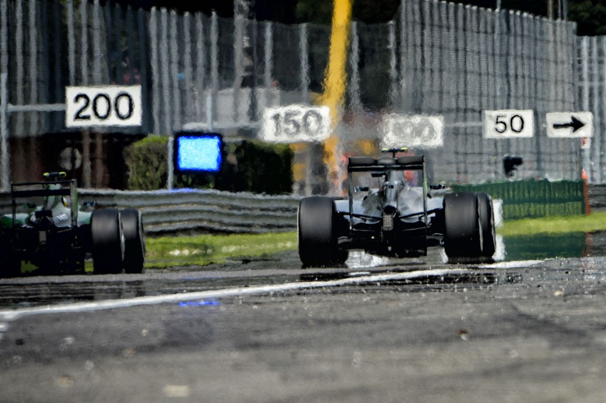Rosberg legbelül nagyon csalódott a mai fejlemények miatt: egyszerűen elfékezte magát