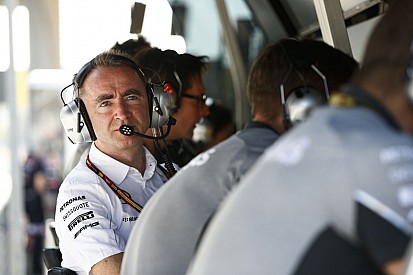 Ne csináljunk bábut a versenyzőkből: betilthatnak bizonyos rádióbeszélgetéseket az F1-ben