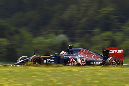 Osztrák Nagydíj 2015: Ennyin múlt, hogy Sainz ne zúzza le az edzésen a Toro Rossót