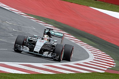 Hamilton magyarázatot adott a nehézkes rajtjaira