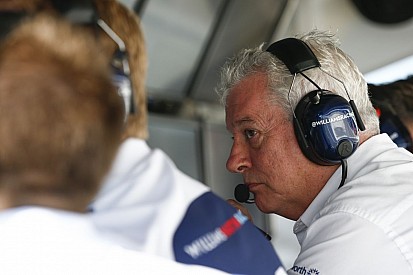 Az F1 nem kérdezi meg, mit élveznek az emberek: a versenyzők maguk cseréljenek kereket?!
