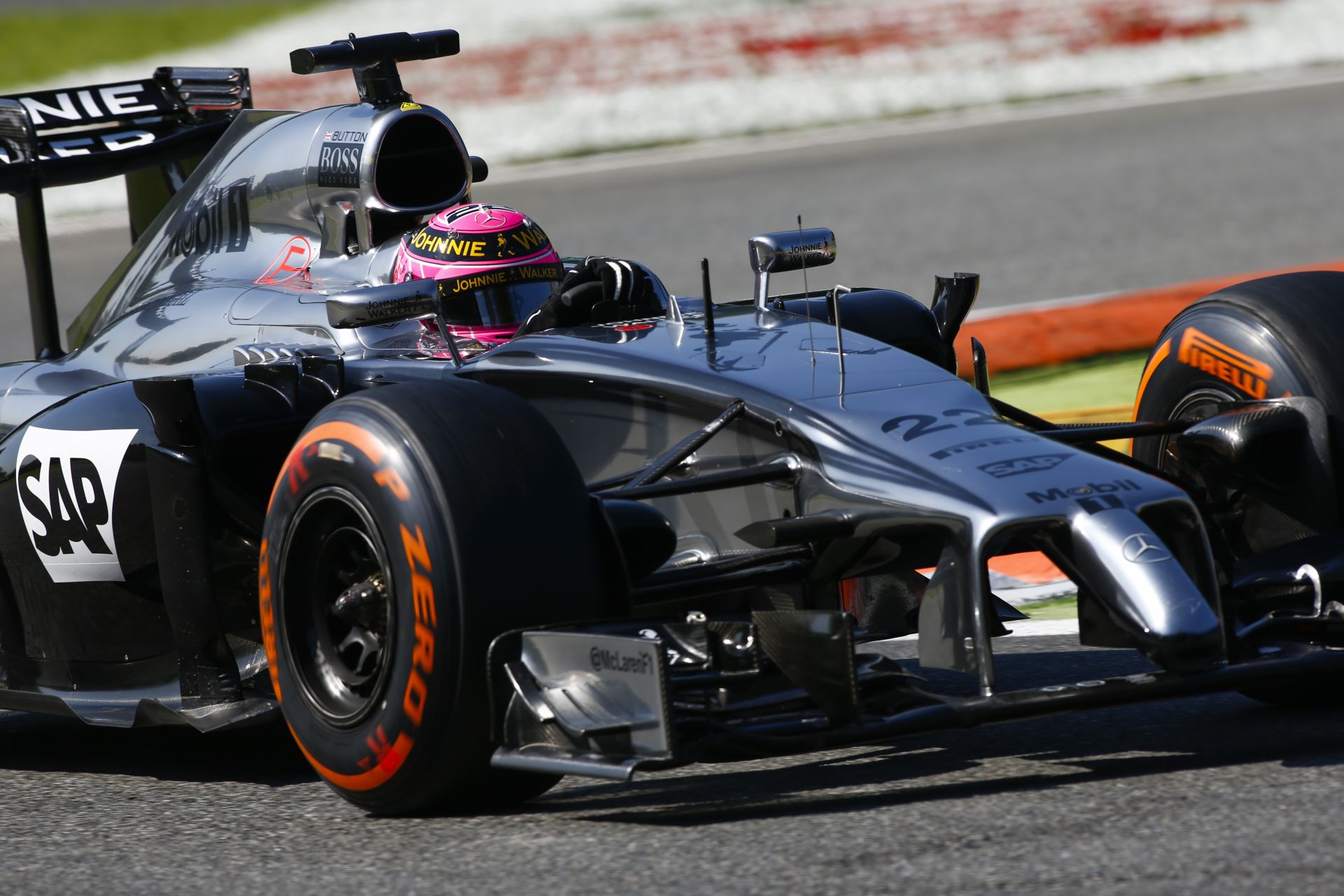 Button elkezdett kampányolni amellett, hogy a McLaren-Honda leszerződtesse őt 2015-re
